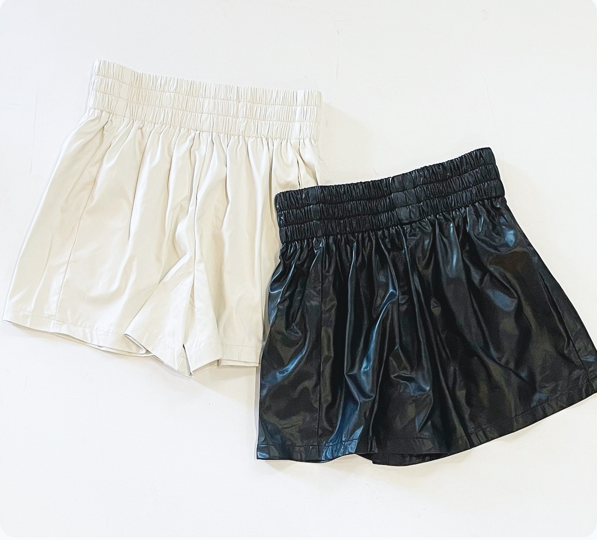Pull On Leather Short (Ecru)
