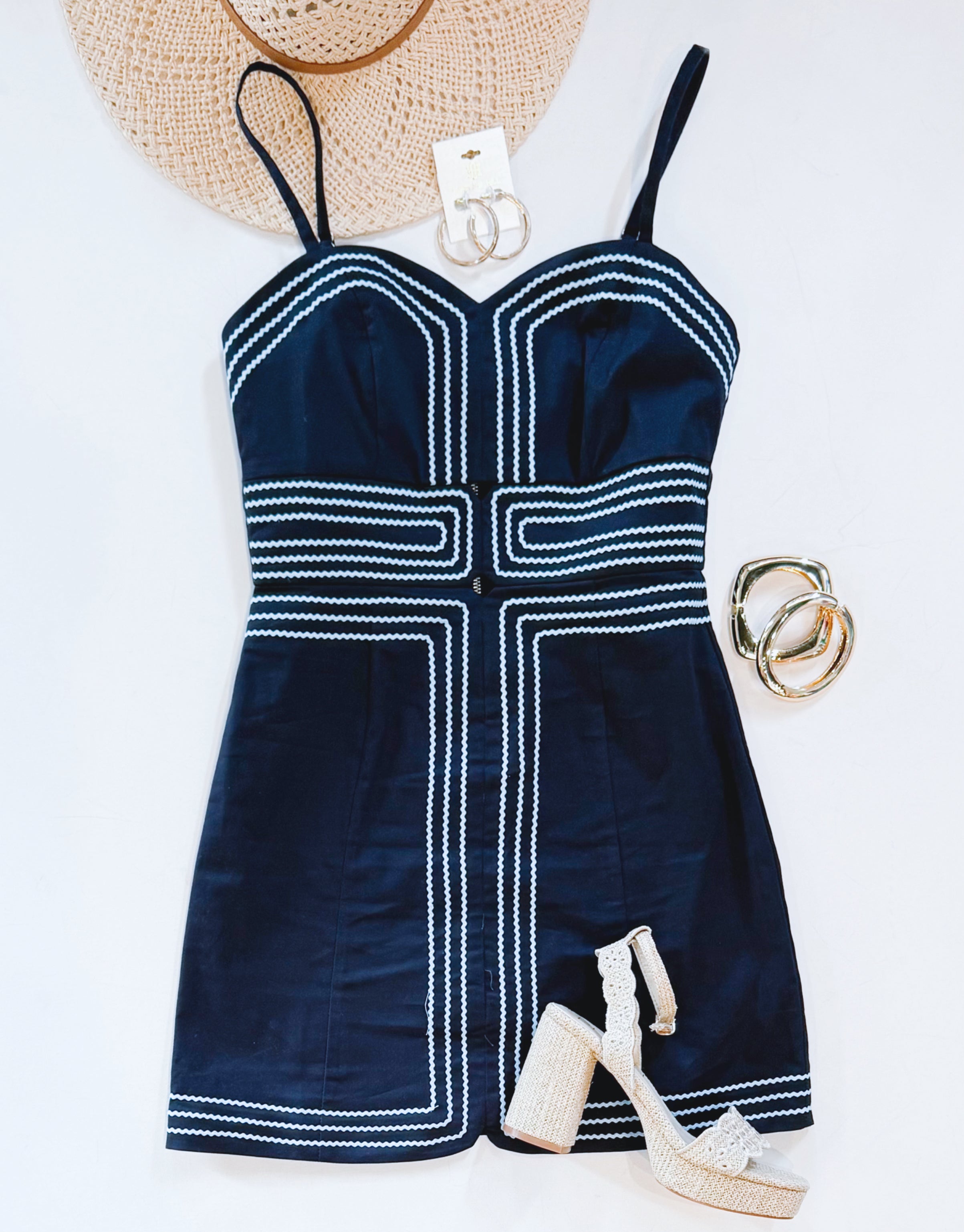 TOP STITCH CUTOUT DRESS