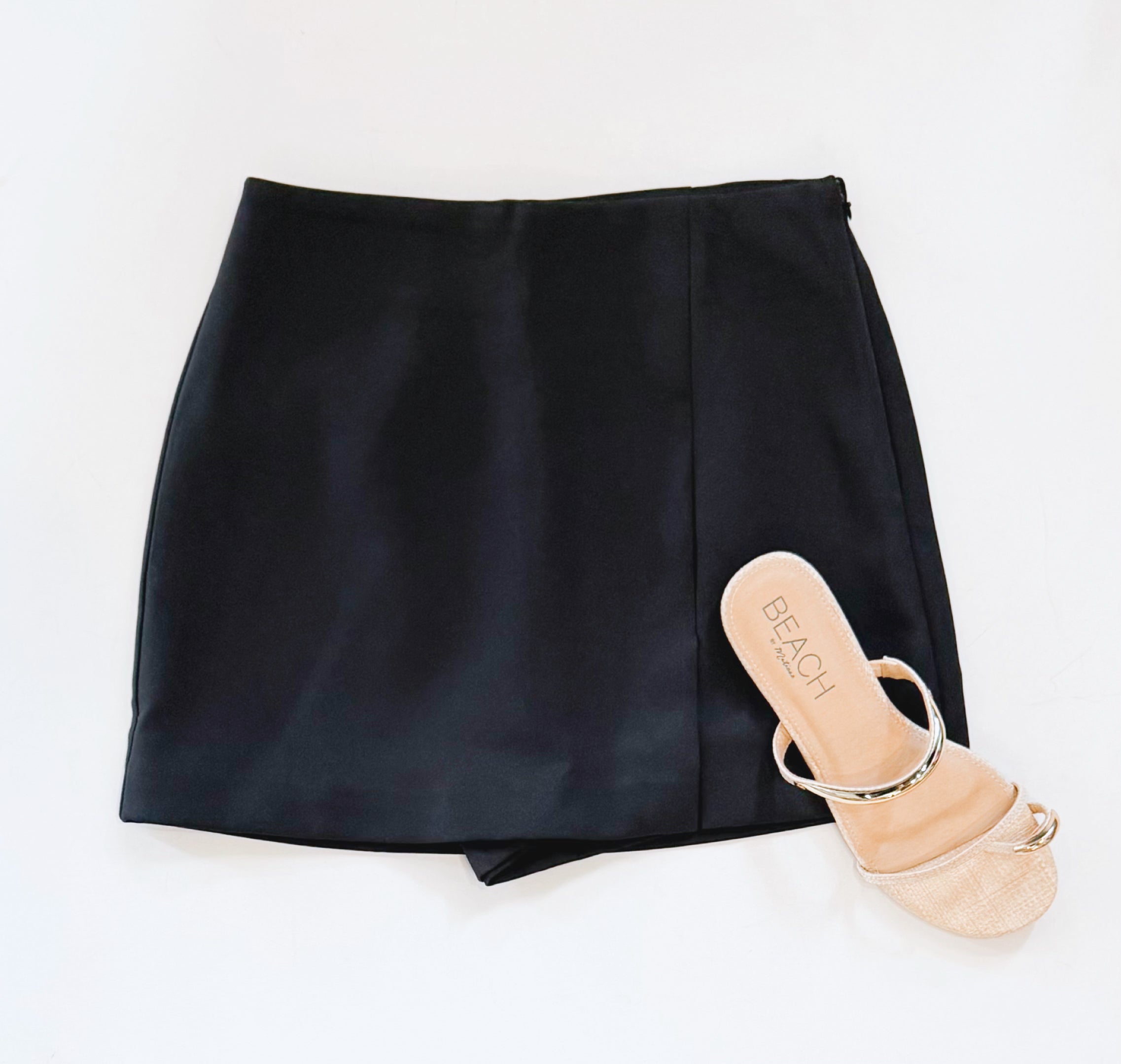 BLACK ALL SEASON SKORT