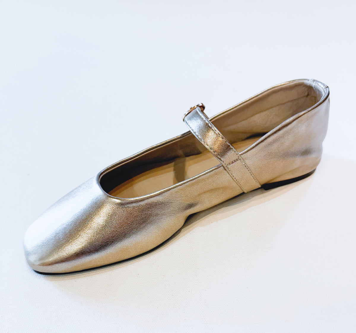 ANNABELLE ANTIQUE GOLD FLAT